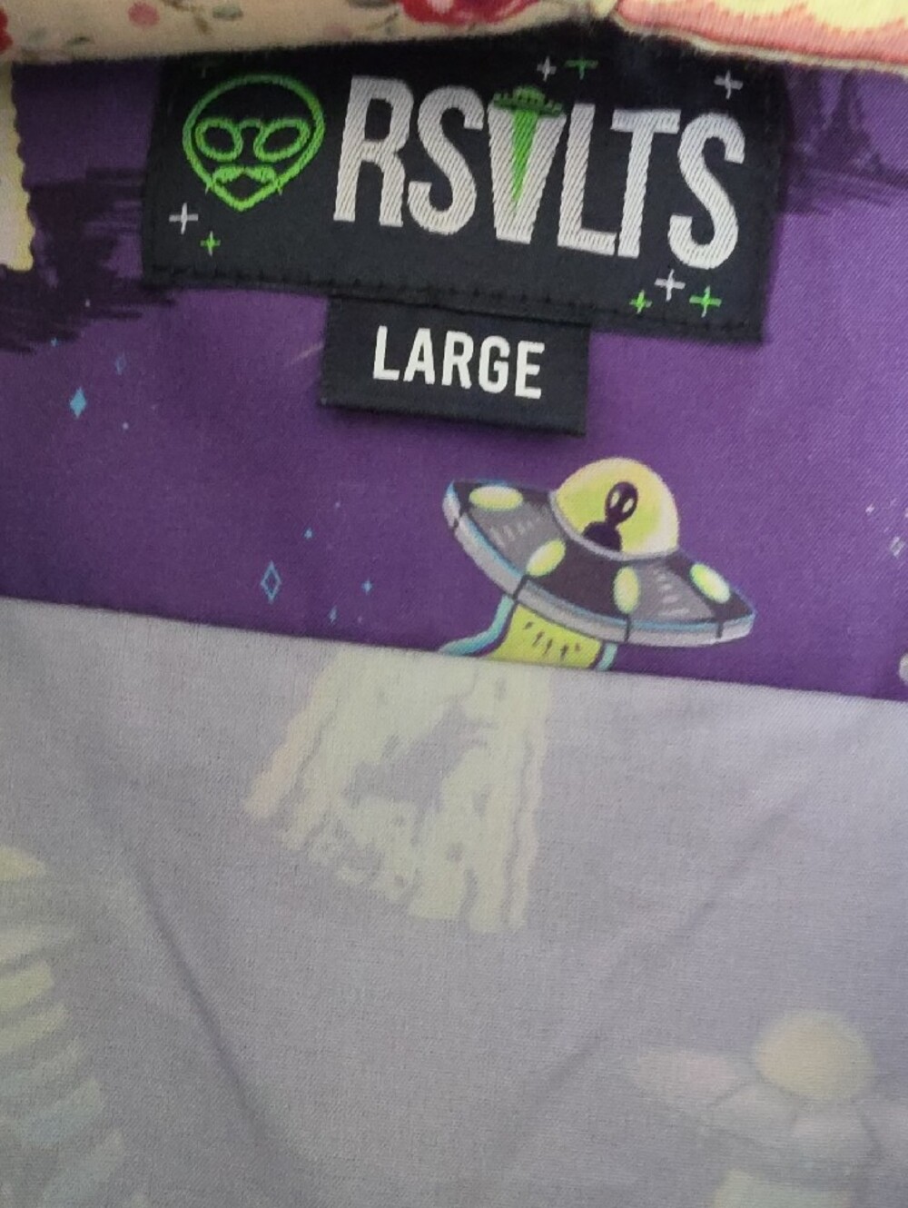 RSVLTS Retired Purple Short-Sleeve Alien & UFO Print Button-Up Shirt - Picture 2 of 7